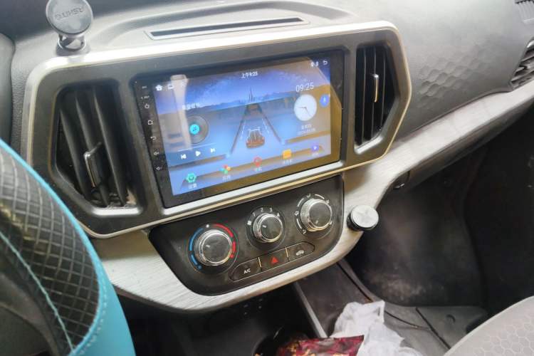 Used CHANGAN KAICHENG Ruixing M60 2023 1.6L CNG Comfort-Grade 6-Seater Passenger Vehicle Audio And AC Panel