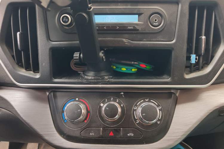 Used CHANGAN KAICHENG Ruixing M60 2023 1.5L GDI Basic Model Passenger Vehicle 6/7 Seats Audio And AC Panel