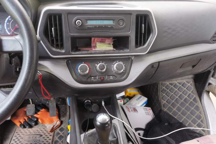 Used CHANGAN KAICHENG Ruixing M60 2023 1.5L GDI Comfort Van 2-Seater Audio And AC Panel