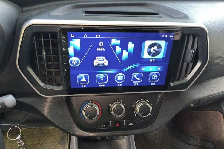 Used CHANGAN KAICHENG Ruixing M60 2023 1.5L GDI Comfort-Class Passenger Vehicle 6/7 Seats Audio And AC Panel
