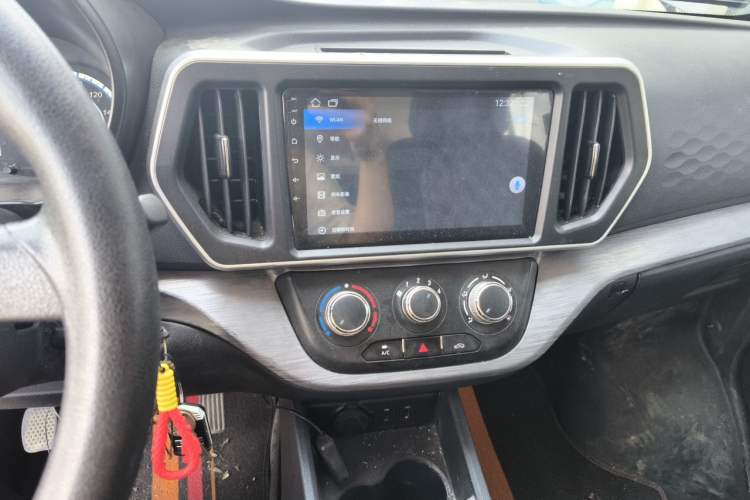 Used CHANGAN KAICHENG Ruixing M60 2023 1.5L GDI Comfort-Class Passenger Vehicle 6/7 Seats Audio And AC Panel