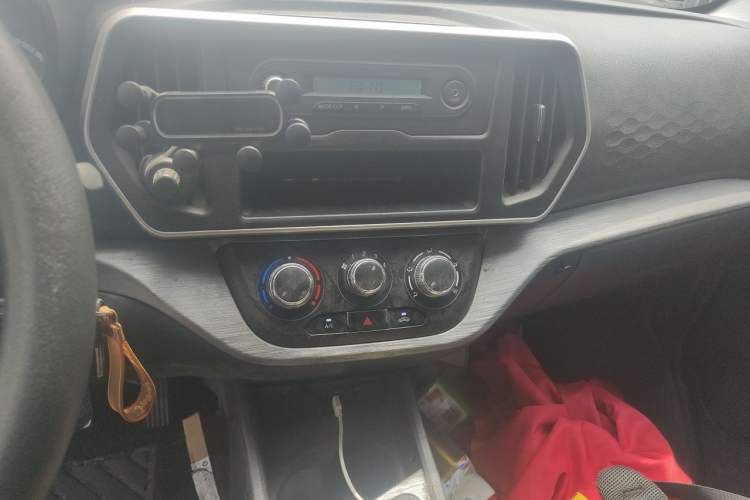 Used CHANGAN KAICHENG Ruixing M60 2023 1.5L GDI Basic Model Passenger Vehicle 6/7 Seats Audio And AC Panel