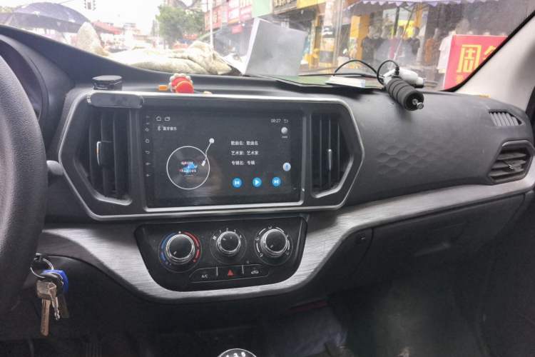 Used CHANGAN KAICHENG Ruixing M60 2023 1.6L CNG Comfort-Grade 6-Seater Passenger Vehicle Audio And AC Panel