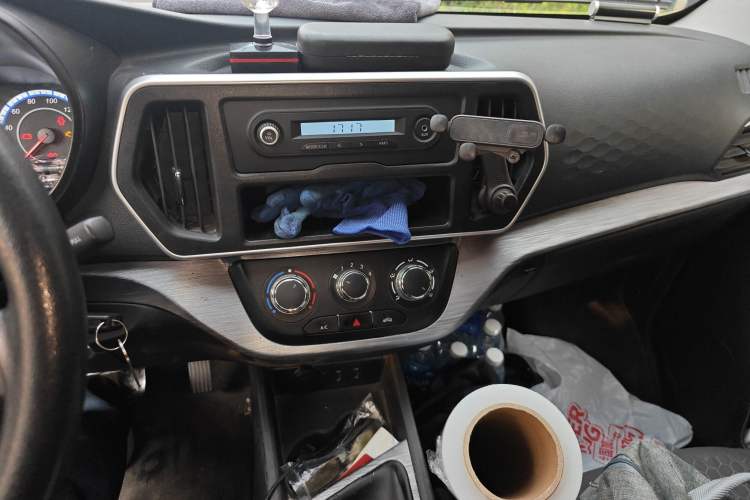 Used CHANGAN KAICHENG Ruixing M60 2023 1.5L GDI Comfort Van 2-Seater Audio And AC Panel
