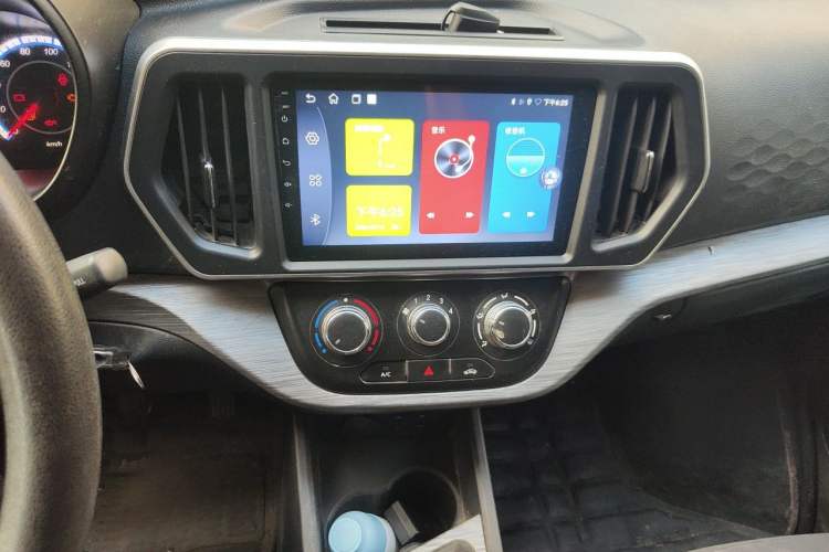 Used CHANGAN KAICHENG Ruixing M60 2023 1.6L CNG Comfort-Grade 6-Seater Passenger Vehicle Audio And AC Panel