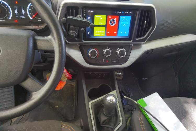 Used CHANGAN KAICHENG Ruixing M60 2023 1.5L GDI Elite-Class Passenger Vehicle 6/7 Seats Audio And AC Panel