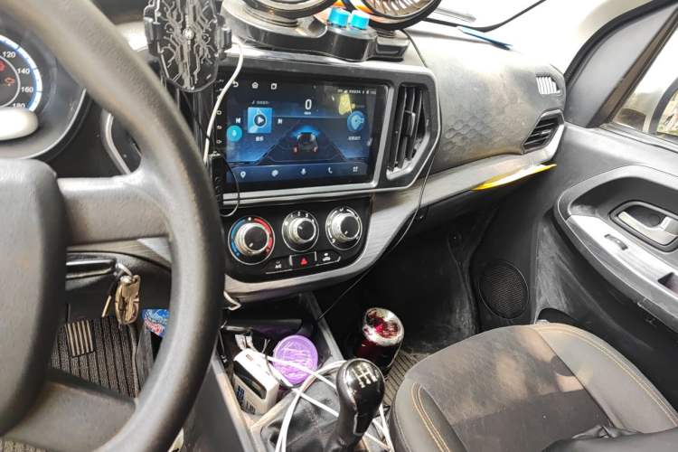 Used CHANGAN KAICHENG Ruixing M60 2023 1.6L CNG Comfort-Grade 6-Seater Passenger Vehicle Audio And AC Panel