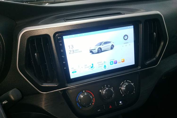 Used CHANGAN KAICHENG Ruixing M60 2023 1.5L GDI Comfort-Class Passenger Vehicle 6/7 Seats Audio And AC Panel