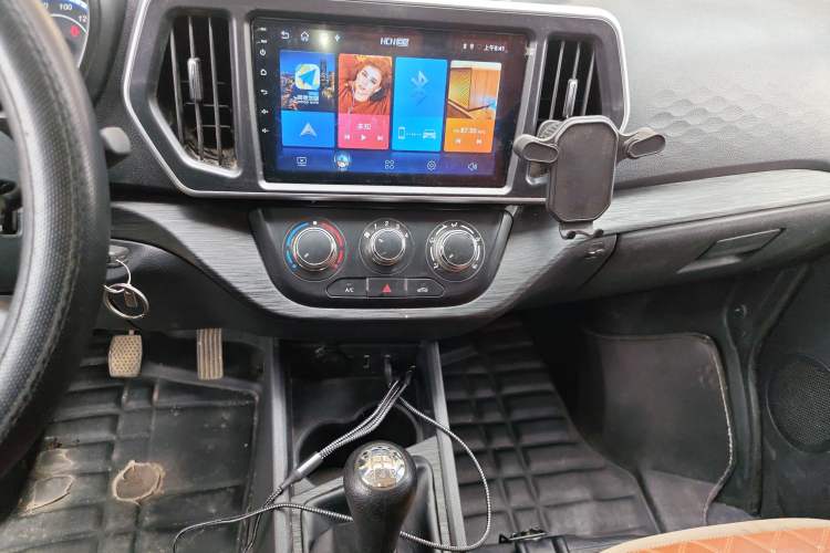 Used CHANGAN KAICHENG Ruixing M60 2023 1.5L GDI Comfort-Class Passenger Vehicle 6/7 Seats Audio And AC Panel