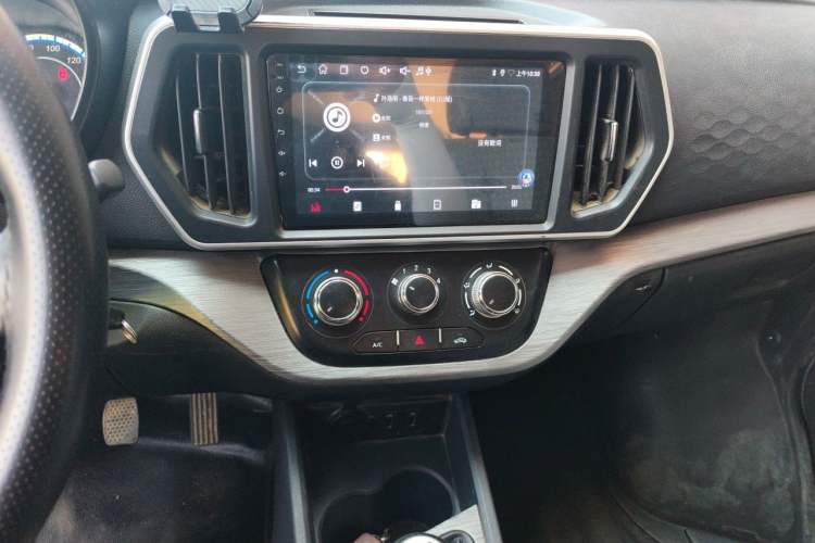 Used CHANGAN KAICHENG Ruixing M60 2023 1.5L GDI Comfort-Class Passenger Vehicle 6/7 Seats Audio And AC Panel