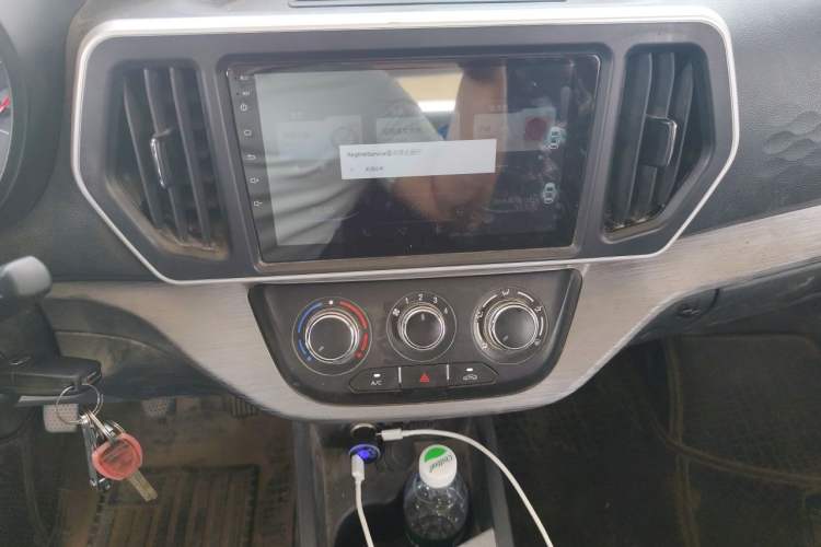 Used CHANGAN KAICHENG Ruixing M60 2023 1.5L GDI Comfort-Class Passenger Vehicle 6/7 Seats Audio And AC Panel