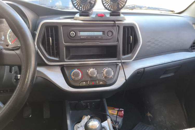Used CHANGAN KAICHENG Ruixing M60 2023 1.5L GDI Comfort-Class Passenger Vehicle 6/7 Seats Audio And AC Panel