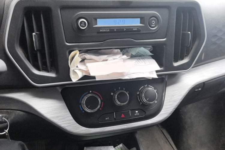 Used CHANGAN KAICHENG Ruixing M60 2023 1.5L GDI Comfort-Class Passenger Vehicle 6/7 Seats Audio And AC Panel