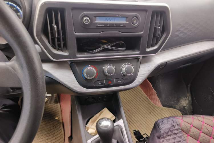Used CHANGAN KAICHENG Ruixing M60 2023 1.5L GDI Comfort Van 2-Seater Audio And AC Panel