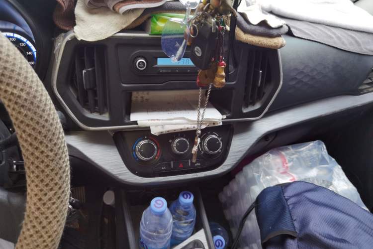 Used CHANGAN KAICHENG Ruixing M60 2023 1.6L CNG Comfort-Grade 6-Seater Passenger Vehicle Audio And AC Panel