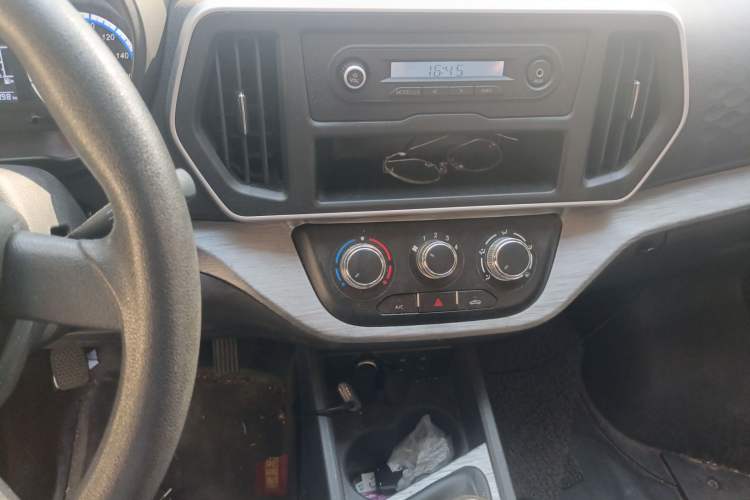 Used CHANGAN KAICHENG Ruixing M60 2023 1.5L GDI Comfort-Class Passenger Vehicle 6/7 Seats Audio And AC Panel
