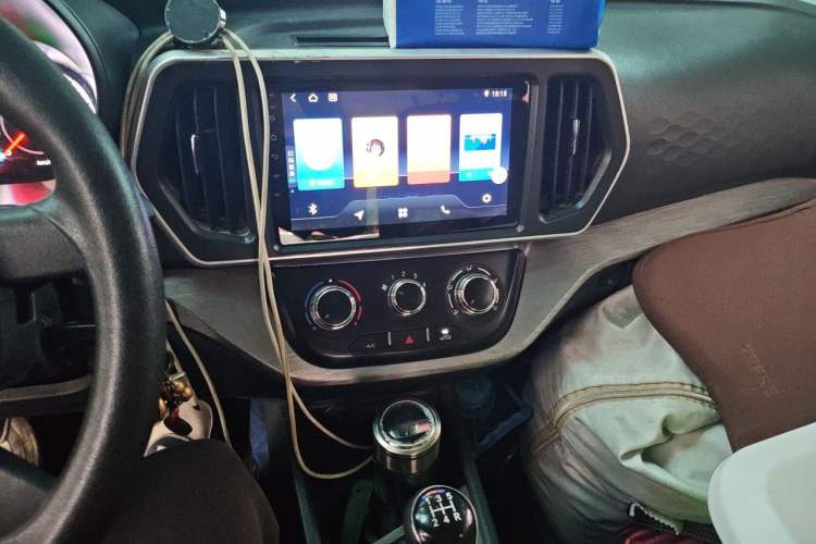 Used CHANGAN KAICHENG Ruixing M60 2023 1.6L CNG Comfort-Grade 6-Seater Passenger Vehicle Audio And AC Panel