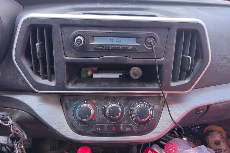 Used CHANGAN KAICHENG Ruixing M60 2023 1.6L CNG Comfort-Grade 6-Seater Passenger Vehicle Audio And AC Panel