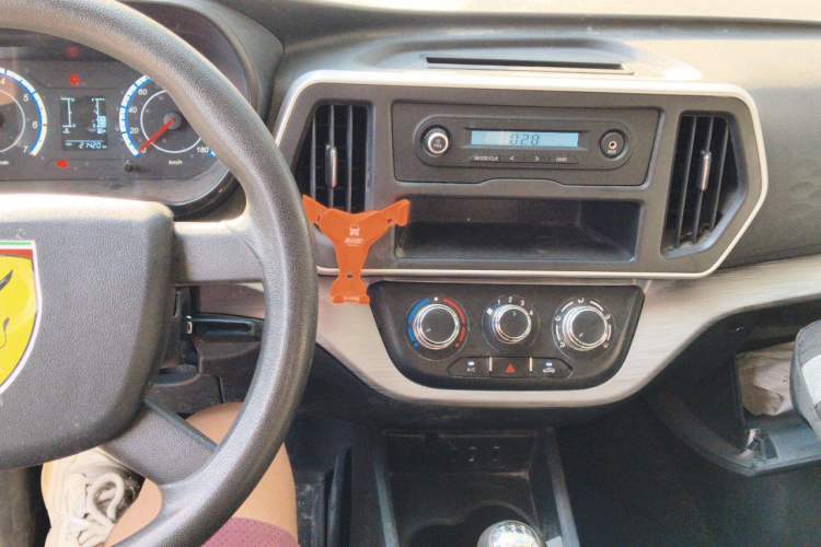 Used CHANGAN KAICHENG Ruixing M60 2023 1.5L GDI Basic Model Passenger Vehicle 6/7 Seats Audio And AC Panel