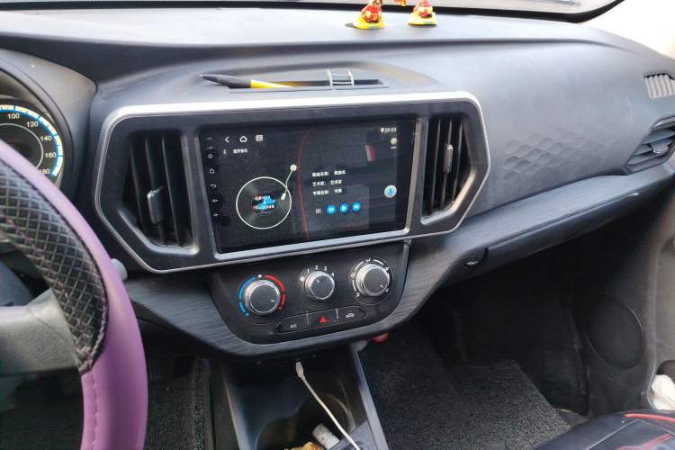 Used CHANGAN KAICHENG Ruixing M60 2023 1.5L GDI Elite-Class Passenger Vehicle 6/7 Seats Audio And AC Panel