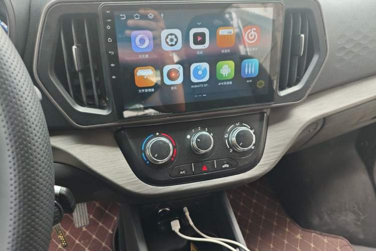 Used CHANGAN KAICHENG Ruixing M60 2023 1.6L CNG Comfort-Grade 6-Seater Passenger Vehicle Audio And AC Panel