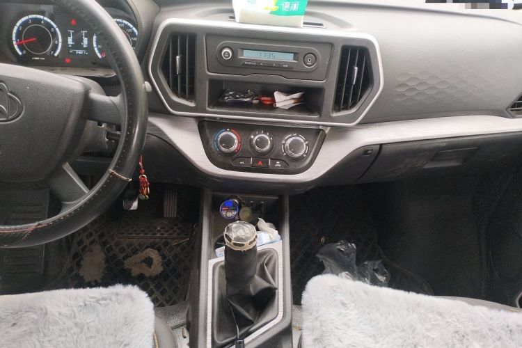 Used CHANGAN KAICHENG Ruixing M60 2023 1.5L GDI Comfort-Class Passenger Vehicle 6/7 Seats Audio And AC Panel