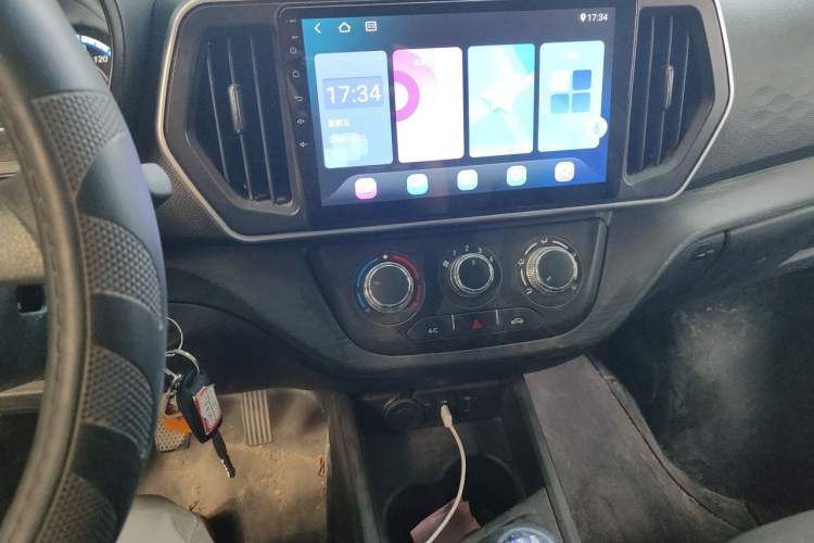 Used CHANGAN KAICHENG Ruixing M60 2023 1.5L GDI Comfort Van 2-Seater Audio And AC Panel