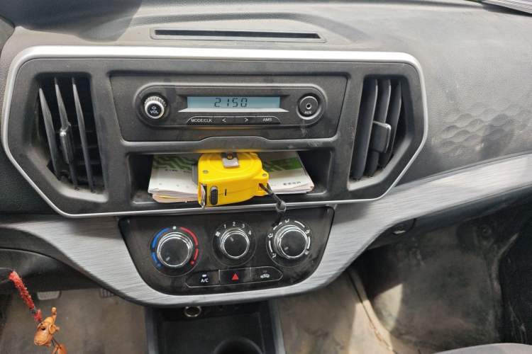 Used CHANGAN KAICHENG Ruixing M60 2023 1.5L GDI Comfort Van 2-Seater Audio And AC Panel