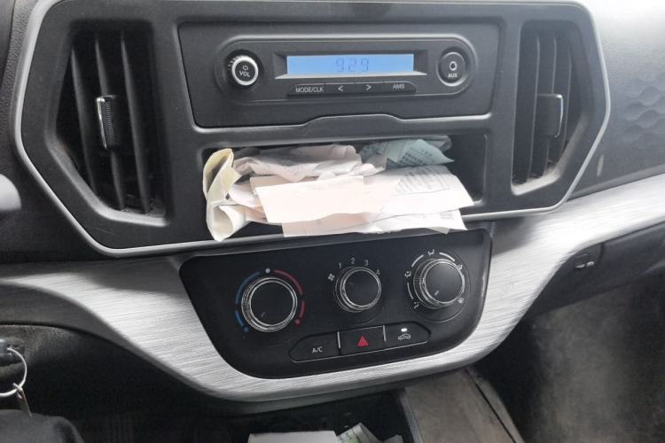 Used CHANGAN KAICHENG Ruixing M60 2023 1.5L GDI Comfort-Class Passenger Vehicle 6/7 Seats Audio And AC Panel