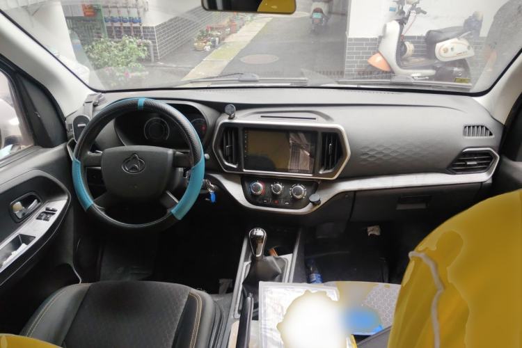 Used CHANGAN KAICHENG Ruixing M60 2023 1.6L CNG Comfort-Grade 6-Seater Passenger Vehicle Center Console