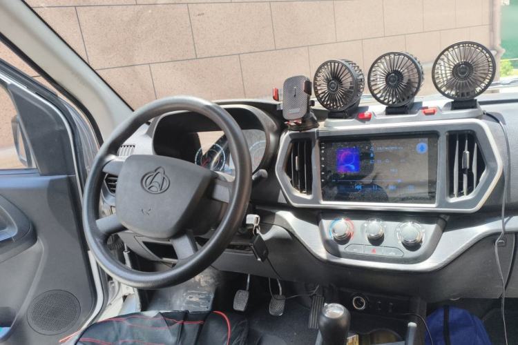Used CHANGAN KAICHENG Ruixing M60 2023 1.5L GDI Elite-Class Passenger Vehicle 6/7 Seats Center Console