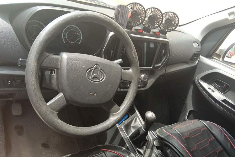 Used CHANGAN KAICHENG Ruixing M60 2023 1.5L GDI Elite-Class Passenger Vehicle 6/7 Seats Center Console