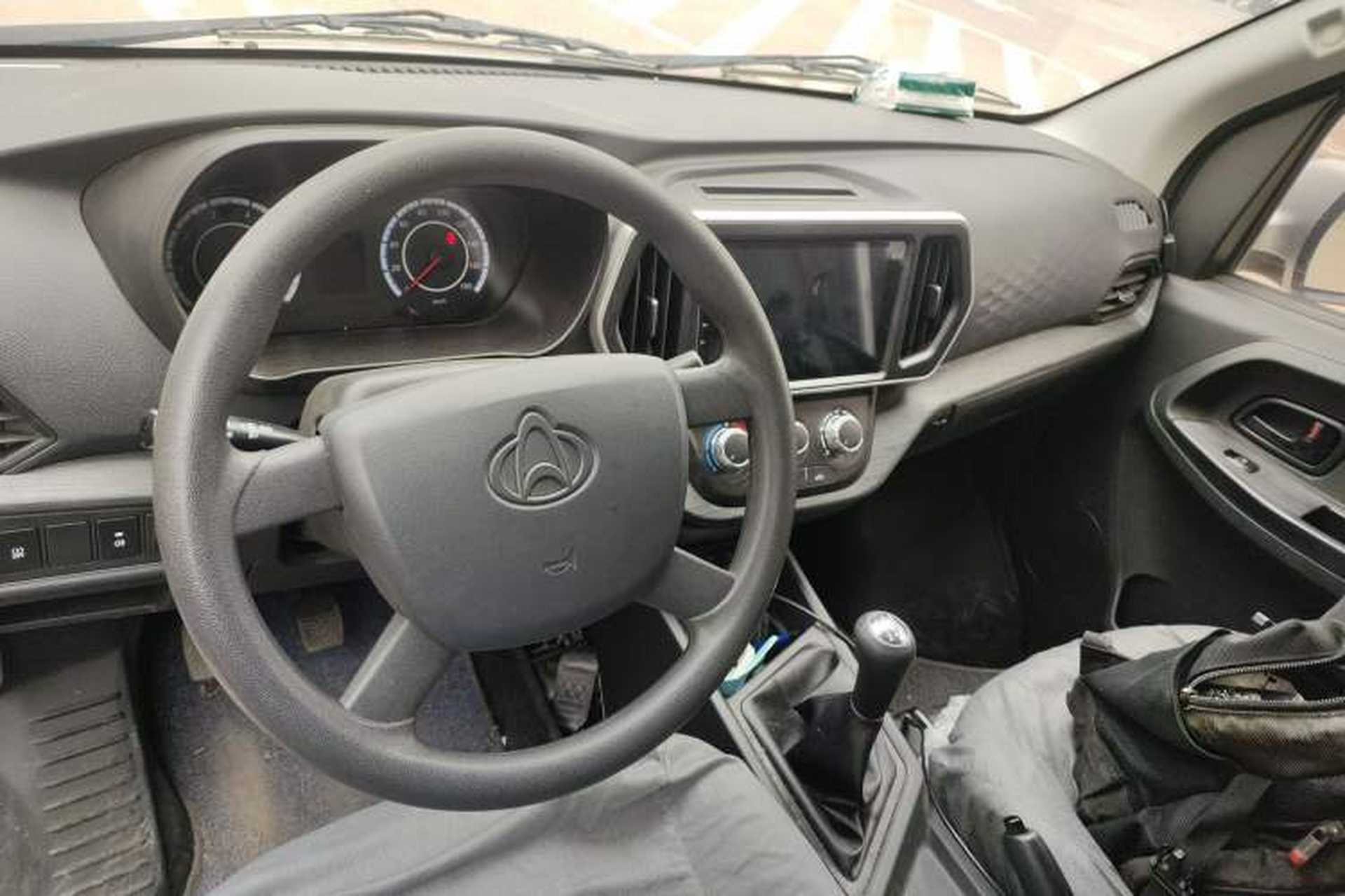 Used CHANGAN KAICHENG Ruixing M60 2023 1.5L GDI Comfort-Class Passenger Vehicle 6/7 Seats Center Console