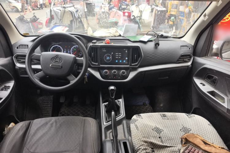 Used CHANGAN KAICHENG Ruixing M60 2023 1.6L CNG Comfort-Grade 6-Seater Passenger Vehicle Center Console