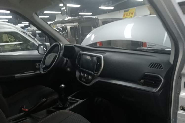 Used CHANGAN KAICHENG Ruixing M60 2023 1.5L GDI Comfort Van 2-Seater Center Console