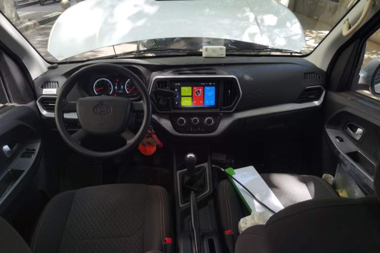 Used CHANGAN KAICHENG Ruixing M60 2023 1.5L GDI Elite-Class Passenger Vehicle 6/7 Seats Center Console
