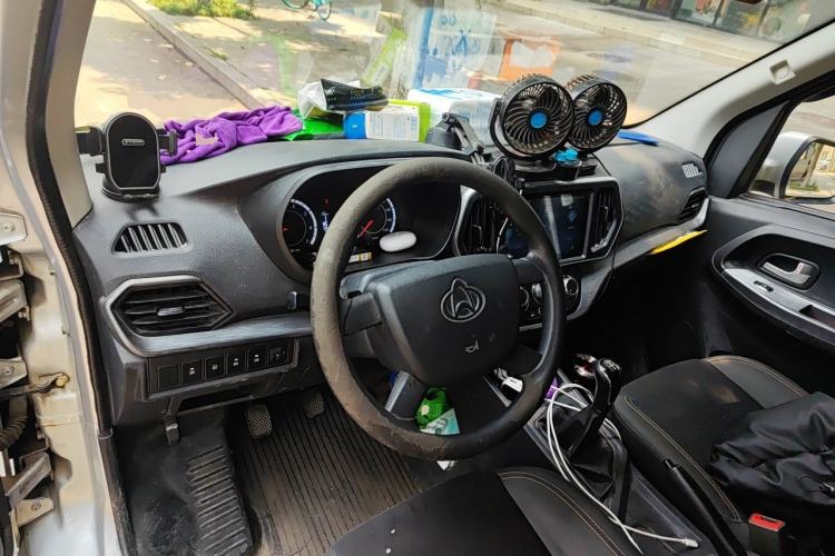 Used CHANGAN KAICHENG Ruixing M60 2023 1.6L CNG Comfort-Grade 6-Seater Passenger Vehicle Center Console