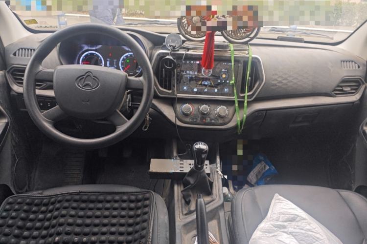 Used CHANGAN KAICHENG Ruixing M60 2023 1.6L CNG Comfort-Grade 6-Seater Passenger Vehicle Center Console