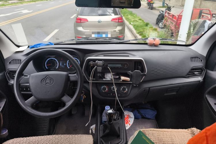 Used CHANGAN KAICHENG Ruixing M60 2023 1.6L CNG Comfort-Grade 6-Seater Passenger Vehicle Center Console