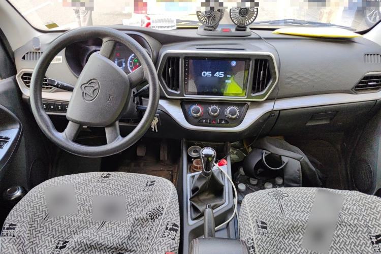 Used CHANGAN KAICHENG Ruixing M60 2023 1.6L CNG Comfort-Grade 6-Seater Passenger Vehicle Center Console