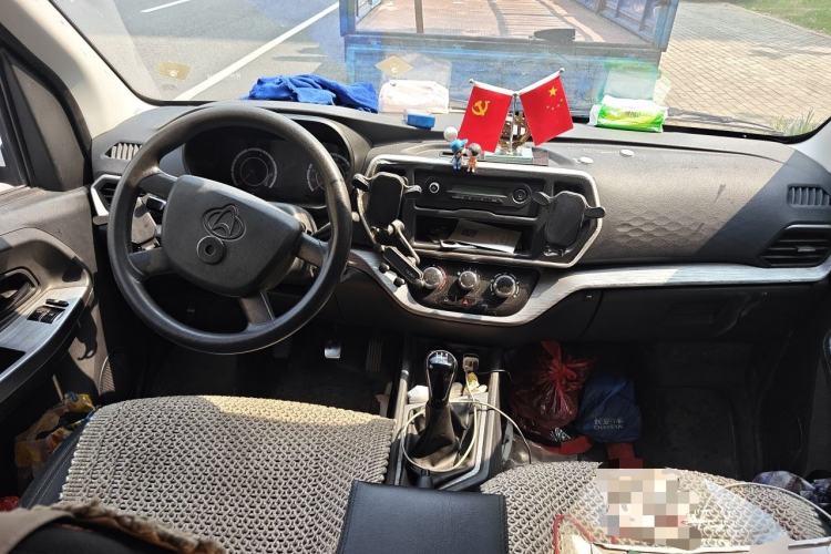 Used CHANGAN KAICHENG Ruixing M60 2023 1.6L CNG Comfort-Grade 6-Seater Passenger Vehicle Center Console