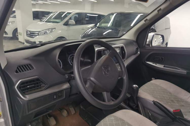 Used CHANGAN KAICHENG Ruixing M60 2023 1.5L GDI Base Model 2-Seat Van Center Console