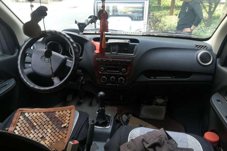 Used CHANGAN KAICHENG Ruixing M60 2023 1.6L CNG Comfort-Grade 6-Seater Passenger Vehicle Center Console