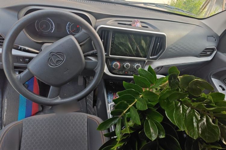 Used CHANGAN KAICHENG Ruixing M60 2023 1.5L GDI Comfort-Class Passenger Vehicle 6/7 Seats Center Console