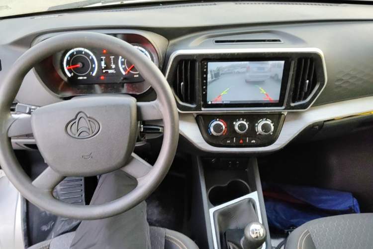 Used CHANGAN KAICHENG Ruixing M60 2023 1.5L GDI Comfort-Class Passenger Vehicle 6/7 Seats Center Console
