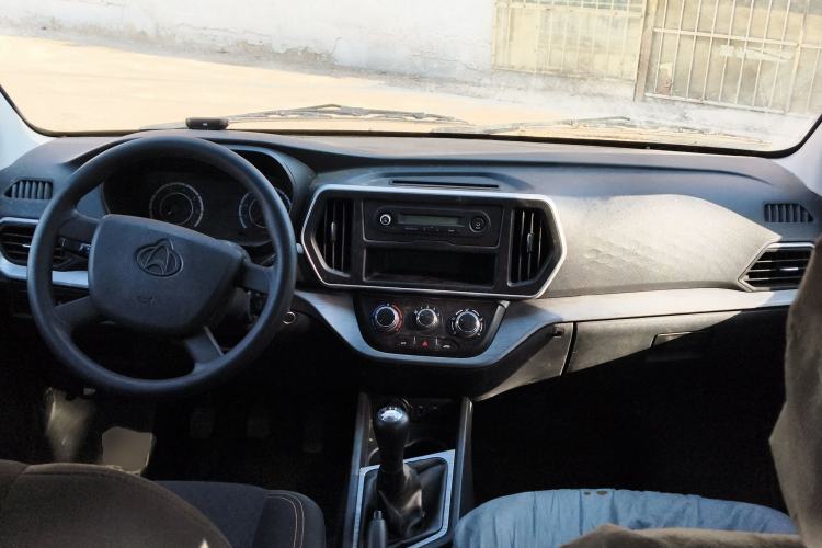 Used CHANGAN KAICHENG Ruixing M60 2023 1.5L GDI Comfort-Class Passenger Vehicle 6/7 Seats Center Console