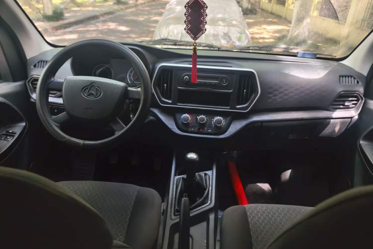 Used CHANGAN KAICHENG Ruixing M60 2023 1.5L GDI Comfort-Class Passenger Vehicle 6/7 Seats Center Console