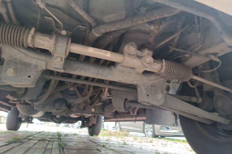 Used CHANGAN KAICHENG Ruixing M60 2023 1.6L CNG Comfort-Grade 6-Seater Passenger Vehicle Chassis Front
