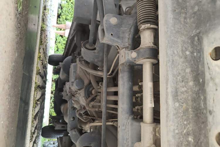 Used CHANGAN KAICHENG Ruixing M60 2023 1.6L CNG Comfort-Grade 6-Seater Passenger Vehicle Chassis Front