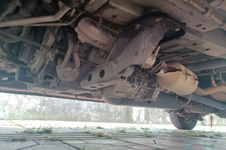 Used CHANGAN KAICHENG Ruixing M60 2023 1.6L CNG Comfort-Grade 6-Seater Passenger Vehicle Chassis Front Left